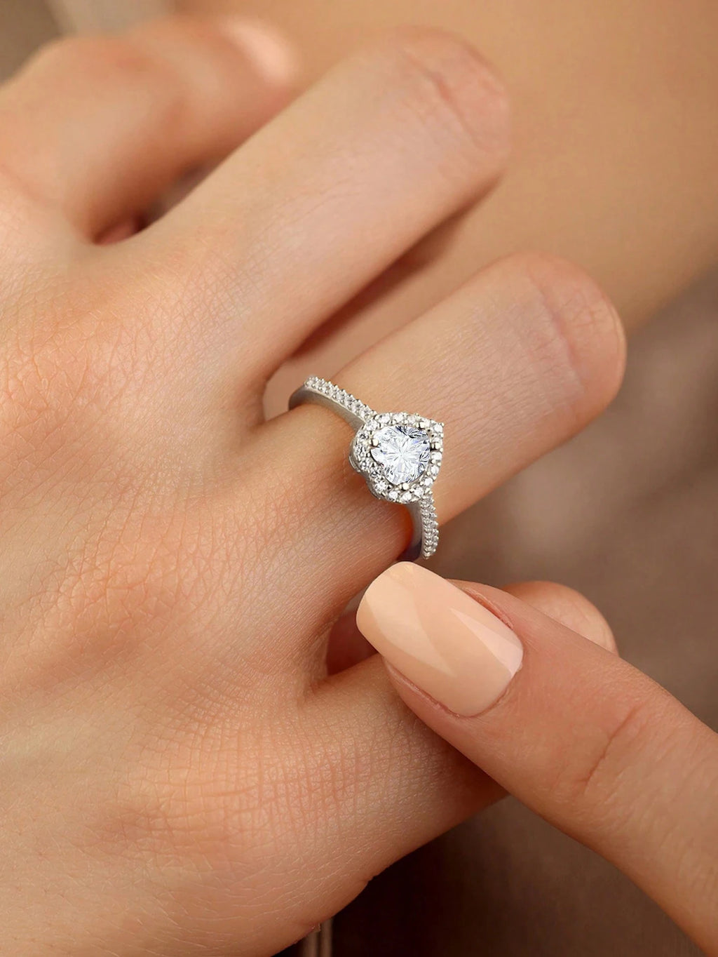 Gorgeous Zircon Shiny Love Heart Ring for Women